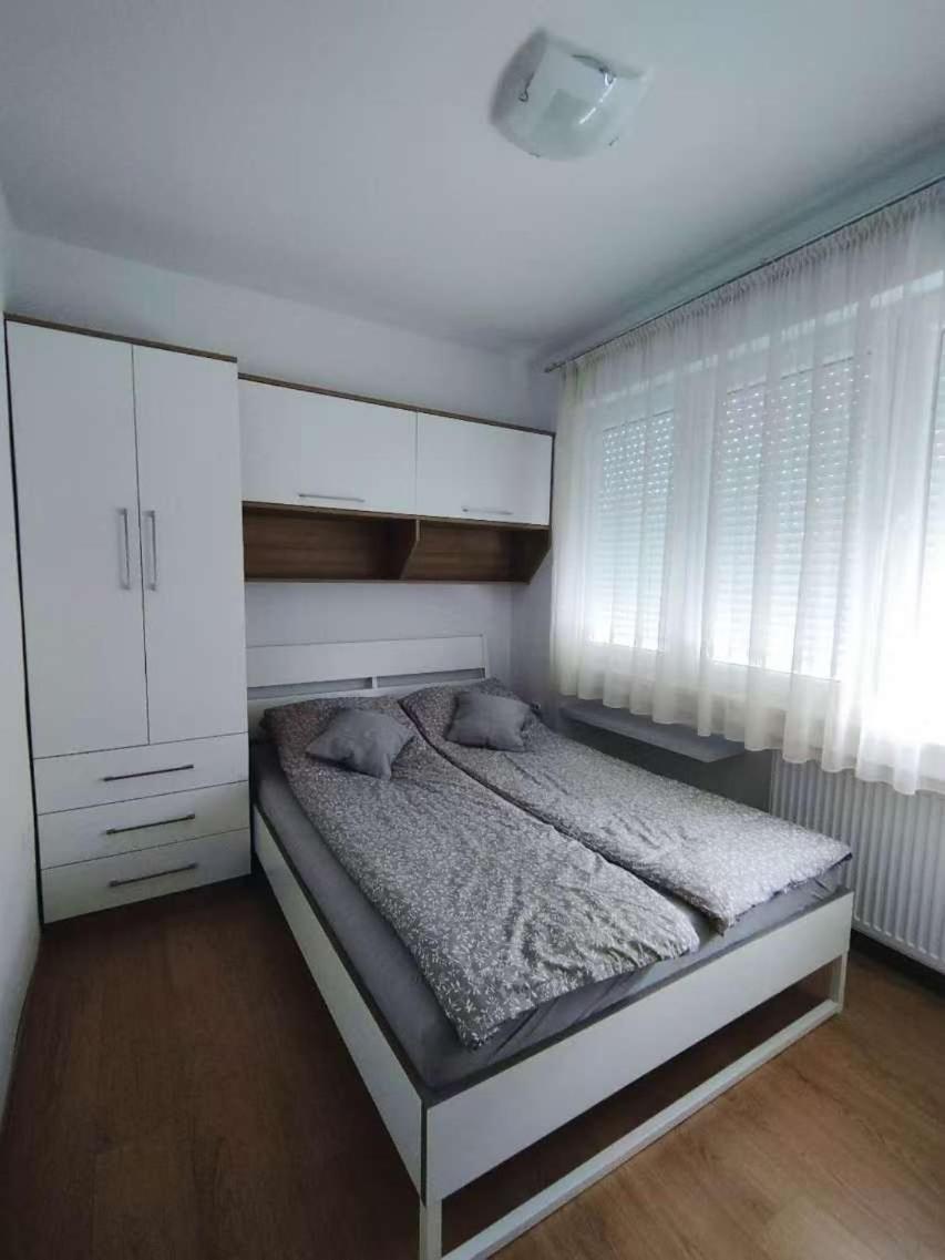 Urbana Oaza Apartment